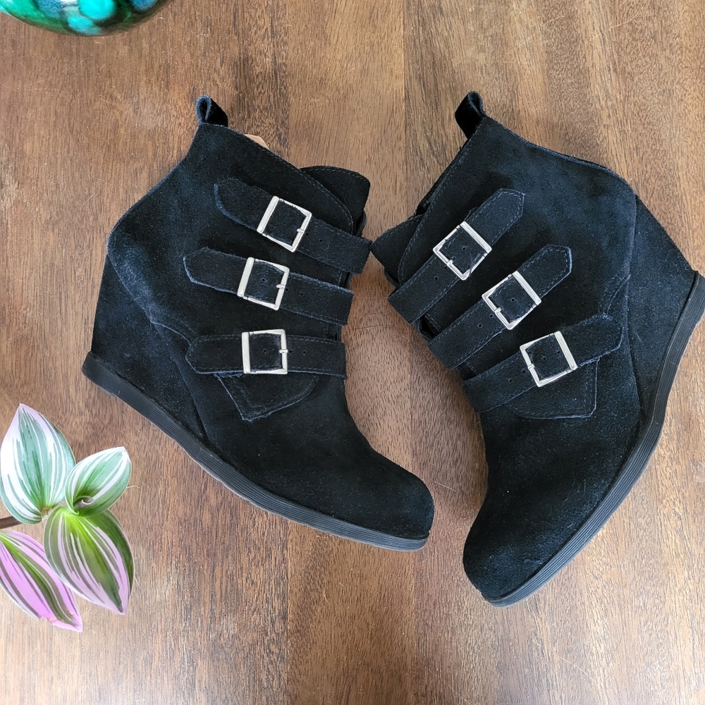Chelsea Crew Black Label ankle boots